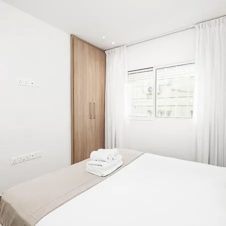 Phaedrus Living Executive Апартаменты *